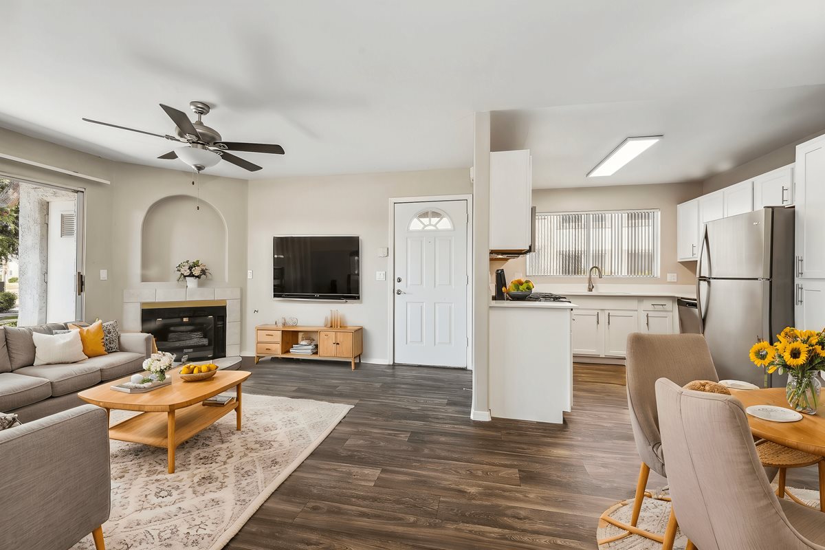 Lakeview At Superstition Springs Apartments